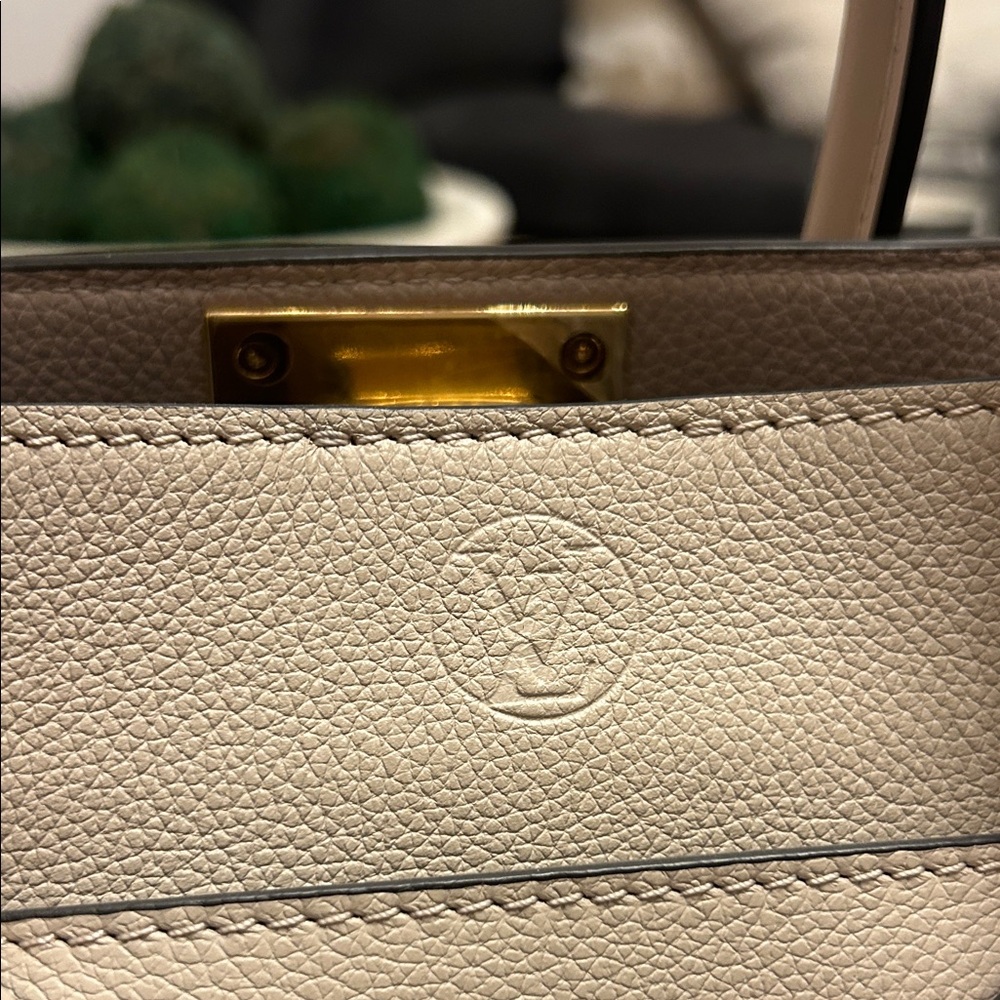 Louis Vuitton On my Side PM Greige - Picture 10 of 13